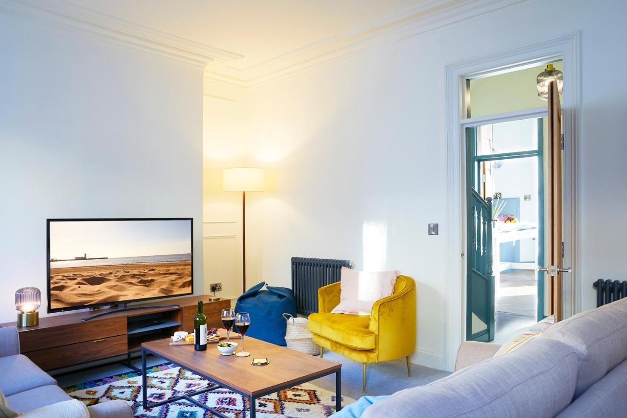 The Stoop, Stunning Sea Views! Apartment Scarborough Bagian luar foto