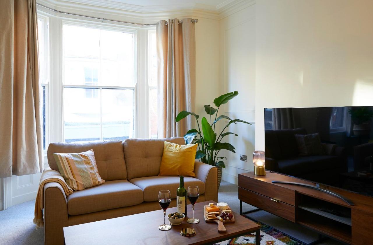 The Stoop, Stunning Sea Views! Apartment Scarborough Bagian luar foto