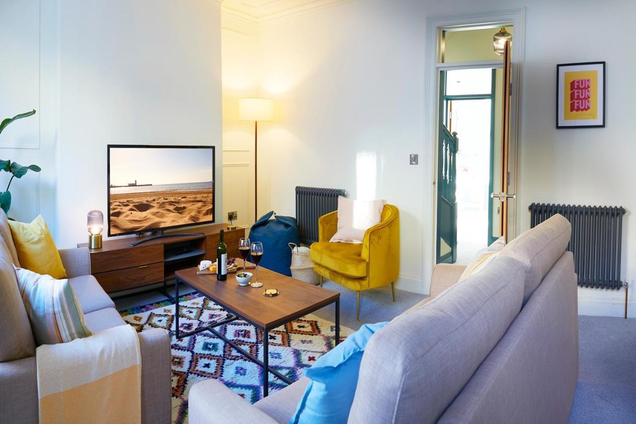 The Stoop, Stunning Sea Views! Apartment Scarborough Bagian luar foto
